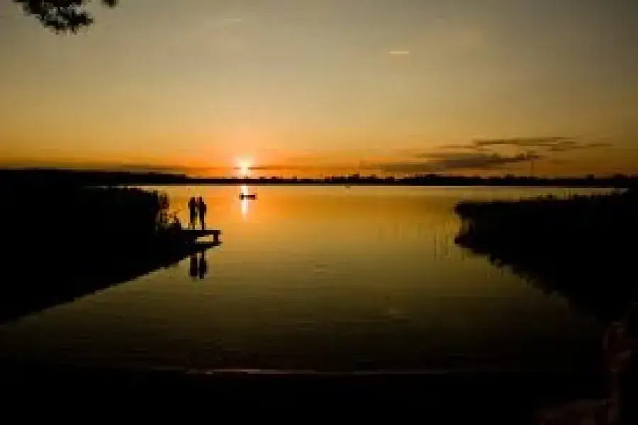 Zdjęcie Jezioro Firlej Lubelskie - idealne miejsce na relaks i przygodę
