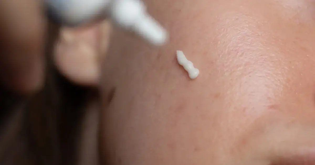 Zdjęcie Retinol czy kwas hialuronowy – który składnik lepiej zadba o Twoją skórę?