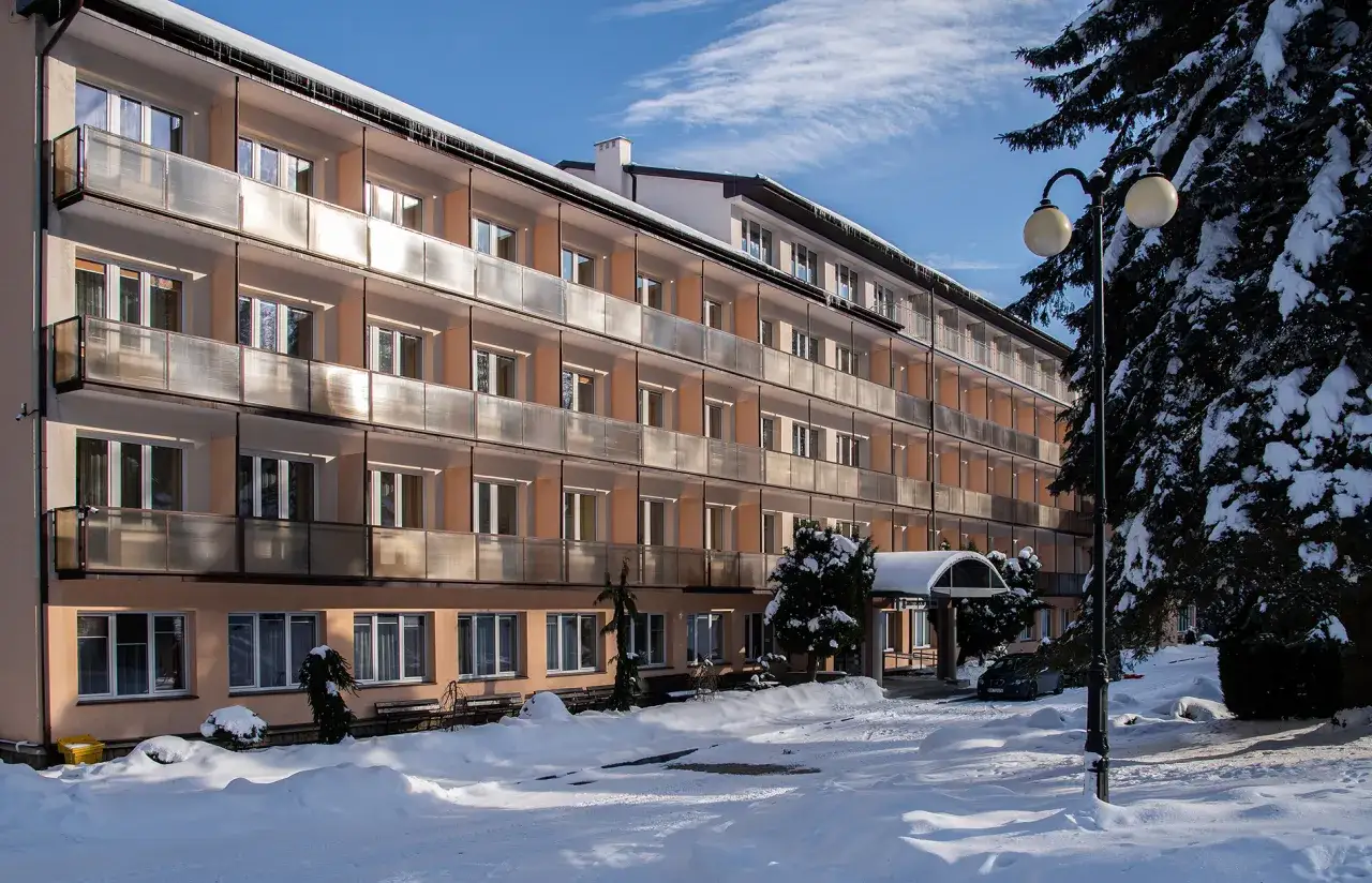 Zdjęcie Sanatorium Górnik w Iwoniczu Zdroju - komfortowe leczenie i rehabilitacja