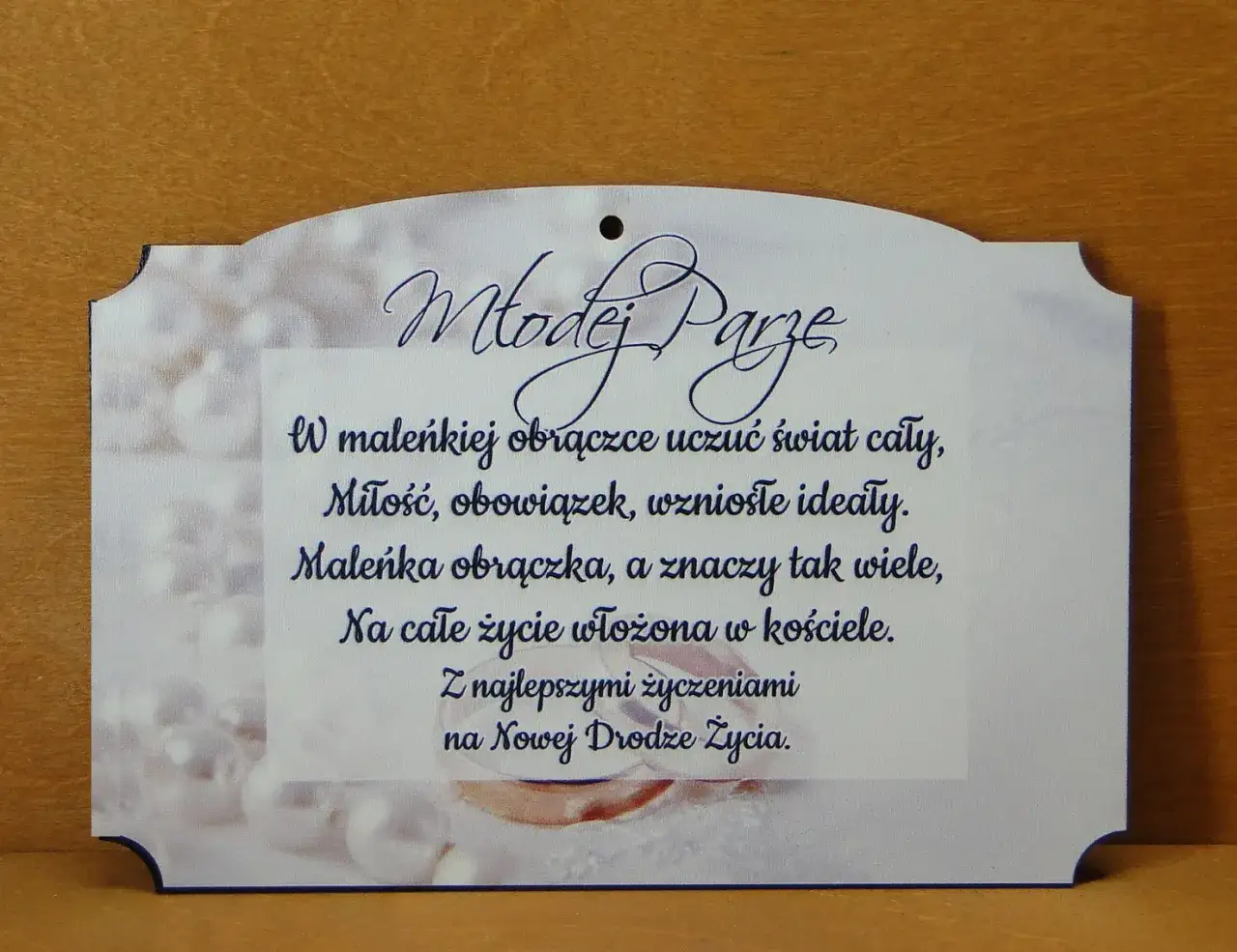 Zdjęcie Jak się pisze z okazji - prawidłowe użycie i przykłady życzeń