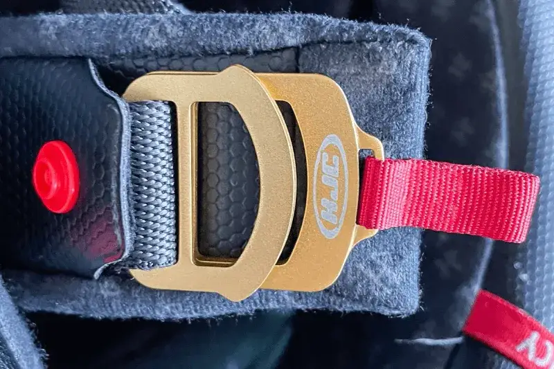 Zdjęcie Jak zapiąć kask motocyklowy, by uniknąć niebezpieczeństwa na drodze