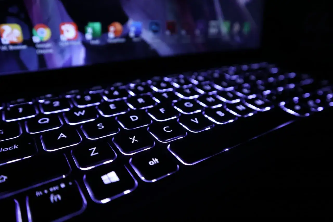 Zdjęcie Jak podświetlić klawiaturę w laptopie HP - proste kroki i porady