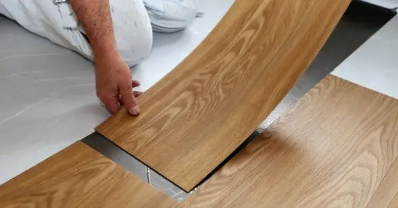 Zdjęcie Panel podłogowy laminowany czy winylowy - który wybór uniknie problemów?