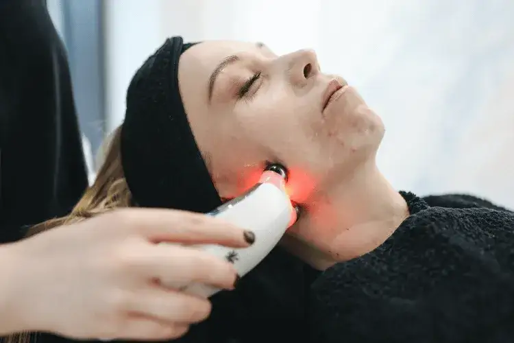 Zdjęcie Jak się przygotować do zabiegu laserem frakcyjnym, aby uniknąć problemów