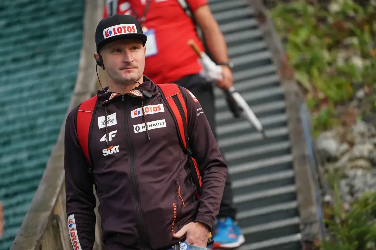 Zdjęcie Kim jest trener polskich skoczków narciarskich? Poznaj Macieja Maciusiaka