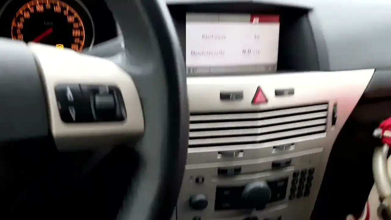 Zdjęcie Jak sprawdzić temperaturę silnika Opel Astra H i uniknąć problemów