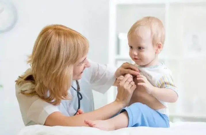 Zdjęcie Kaszel u niemowlaka: kiedy koniecznie udać się do lekarza?