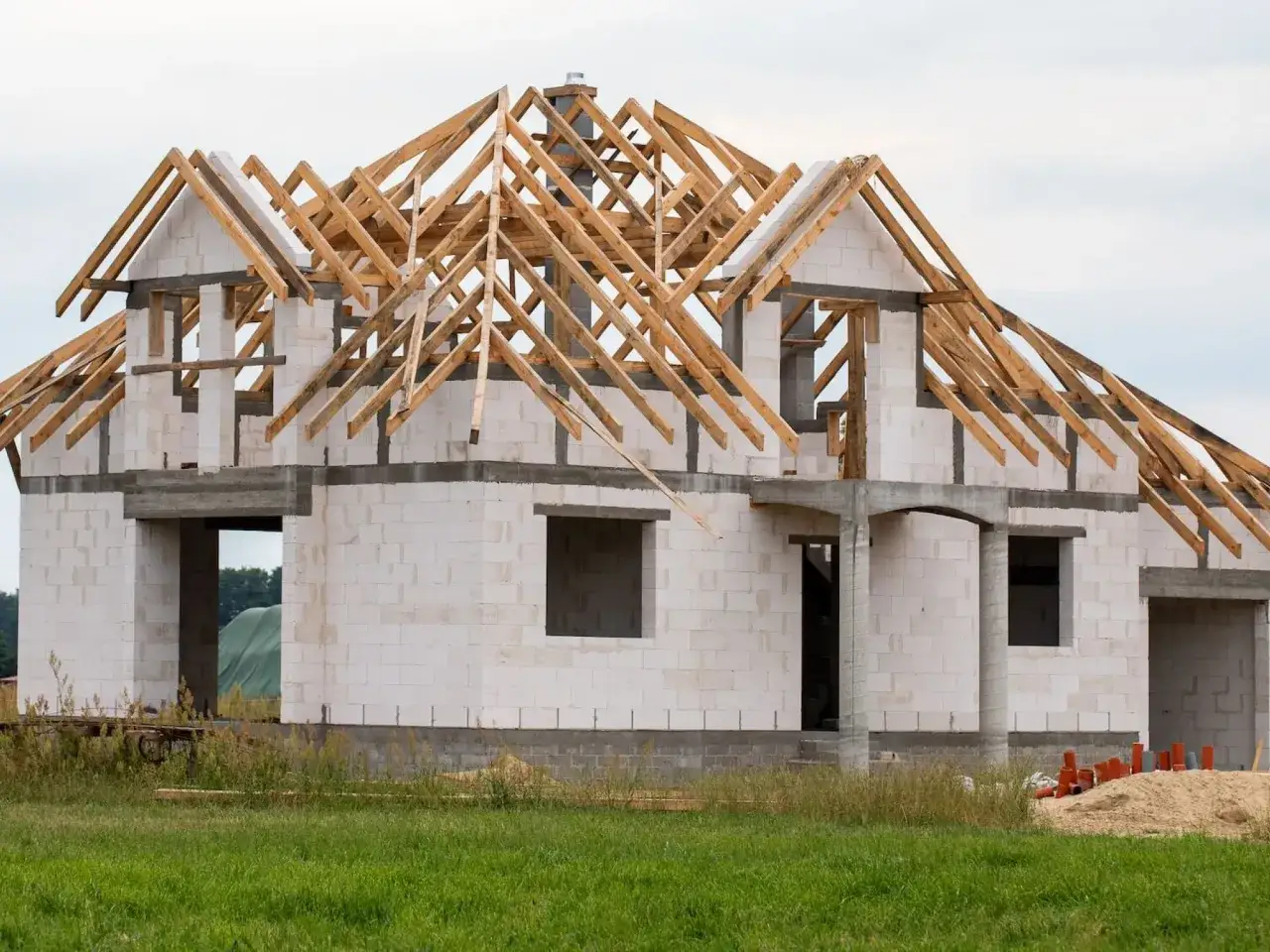 Zdjęcie Ile kosztuje budowa domu 130 m? Poznaj aktualne ceny i koszty