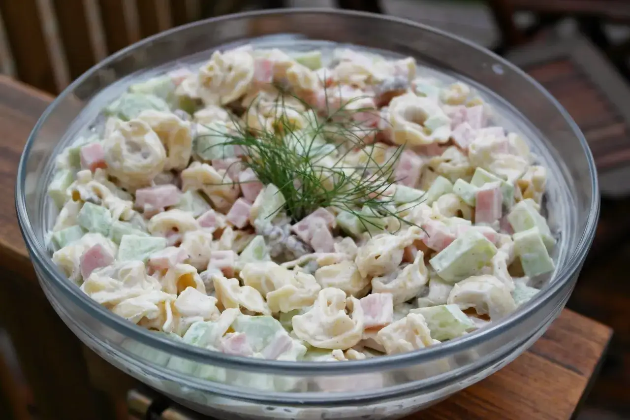 Zdjęcie Z czym podawać tortellini z szynką, aby zachwycić gości?