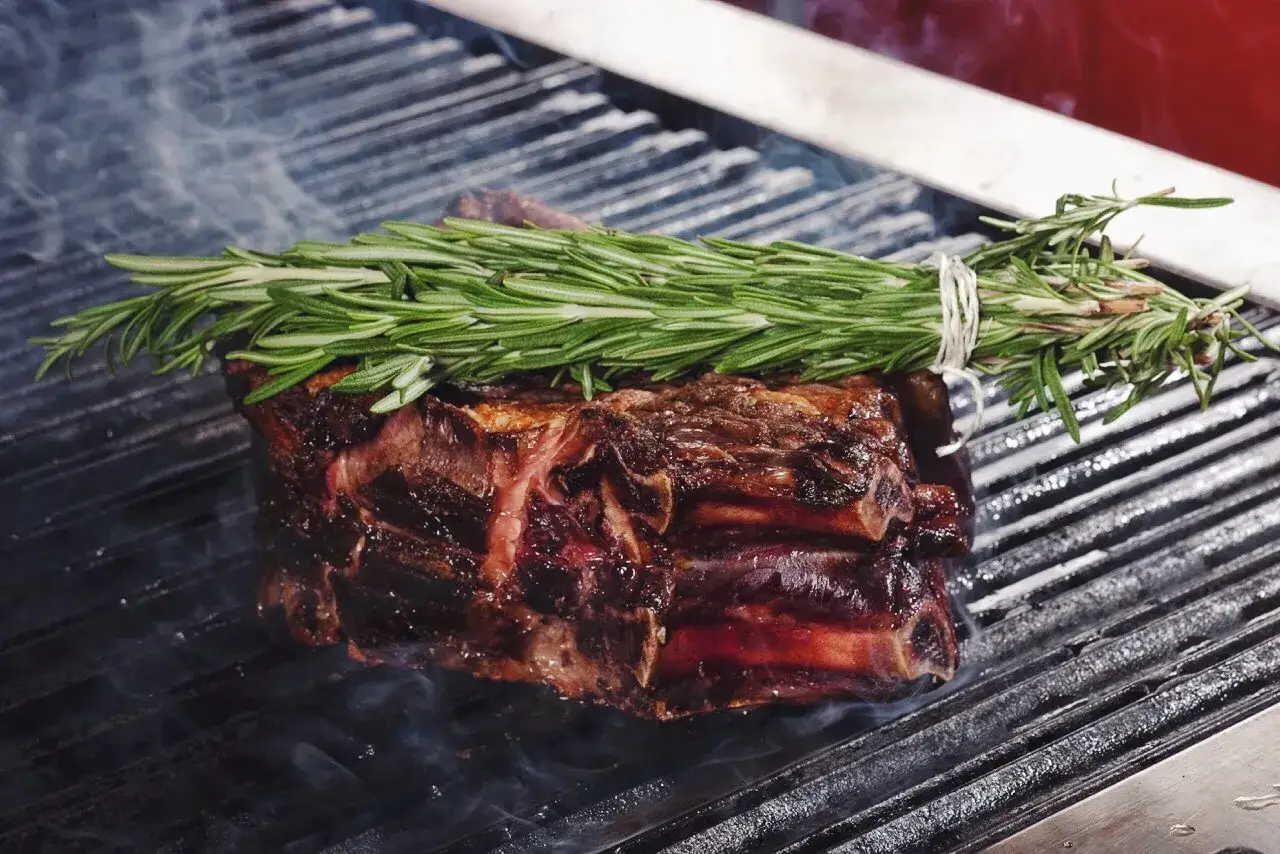 Zdjęcie Grill Royal Berlin &ndash; eleganckie steki i niezapomniane widoki