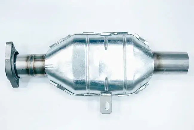 Zdjęcie Jak wypalić katalizator w benzynie i uniknąć kosztownych napraw