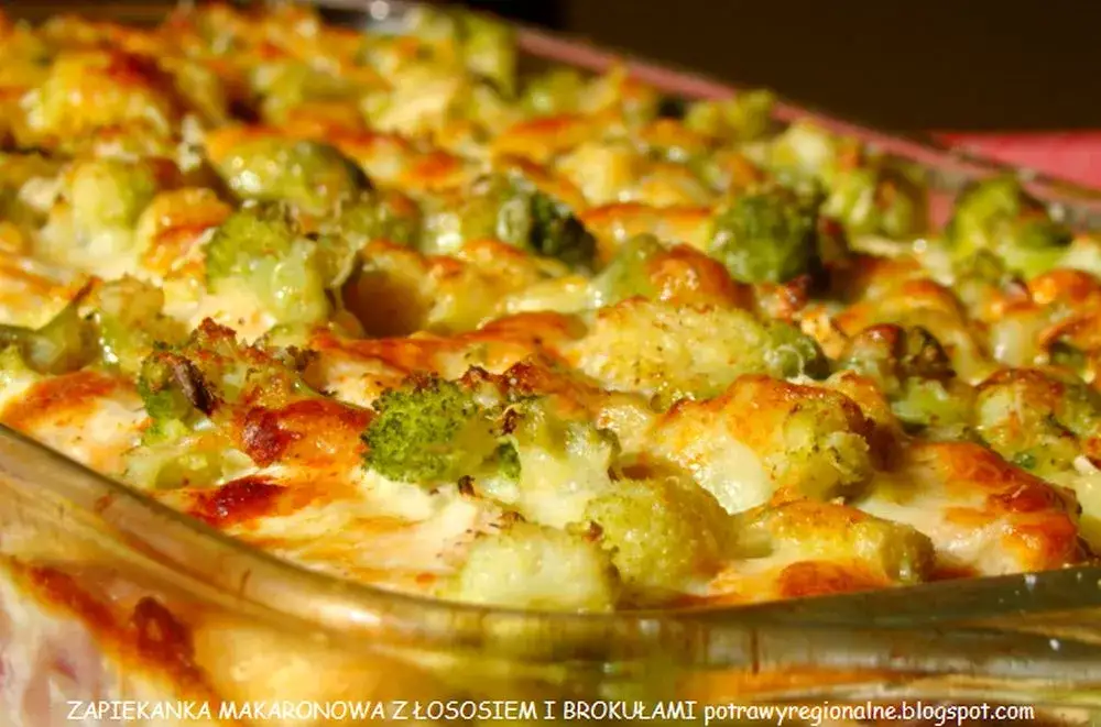 Zdjęcie Prosta zapiekanka z łososiem i makaronem, którą pokochasz na obiad