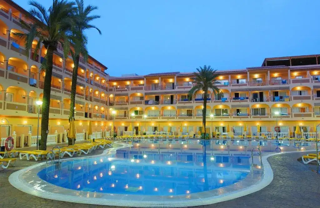 Zdjęcie Hotel Bahía Tropical: ¿Tu paraíso en Almuñécar? Guía completa