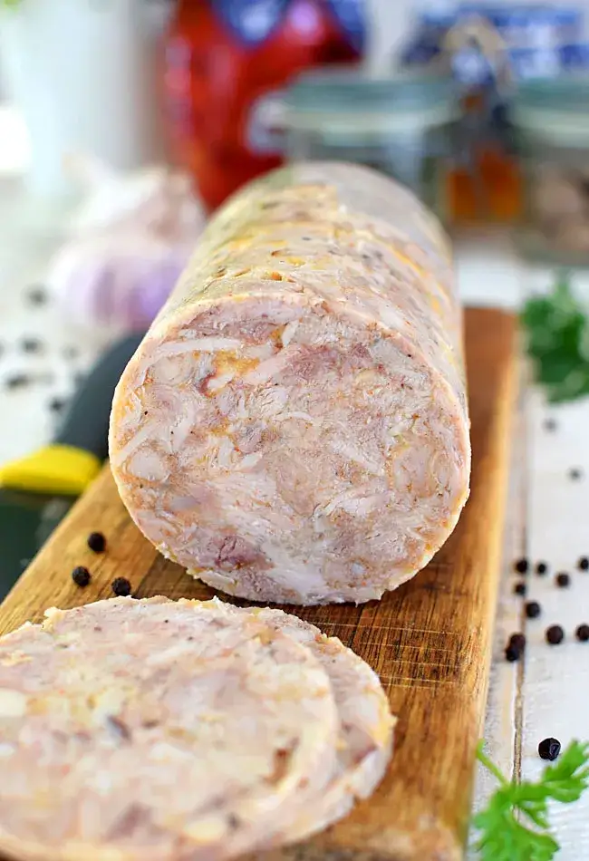 Zdjęcie Kiełbasa z udek kurczaka w butelce - prosty przepis na smaczną przekąskę