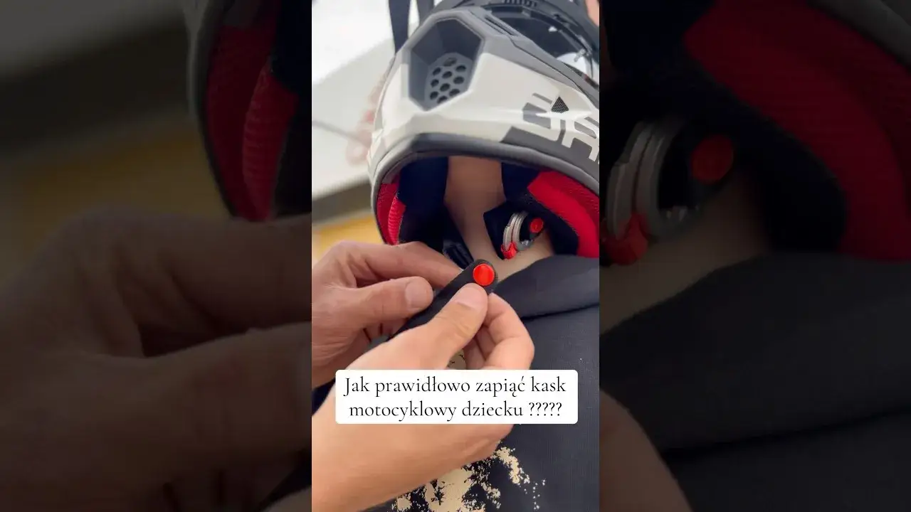 Zdjęcie Jak zapiąć kask motocyklowy - uniknij niebezpieczeństwa na drodze
