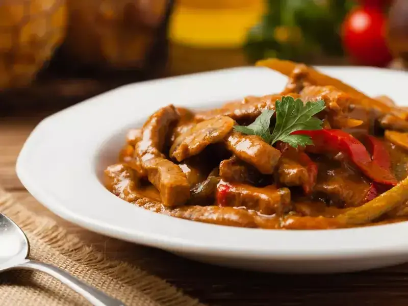 Zdjęcie Jaka wołowina na strogonowa? Oto najlepsze kawałki do potrawy