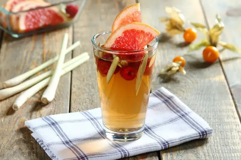 Zdjęcie Najlepszy przepis na domową herbatę ze świeżej melisy: sposób przygotowania