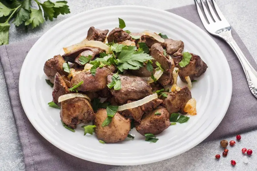 Zdjęcie Jak usmażyć wątróbkę z cebulką, aby była soczysta i pyszna