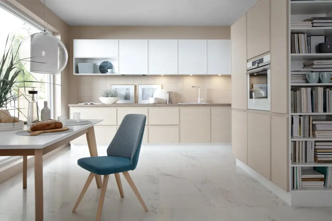 Zdjęcie Jak dobrać kolor płytek do mebli kuchennych, aby uniknąć błędów?