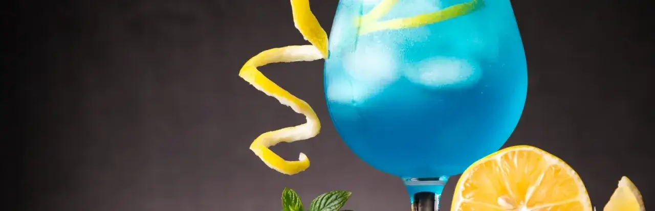 Zdjęcie Niebieska laguna drink - prosty przepis na idealny koktajl na każdą okazję