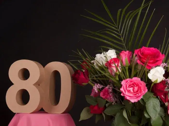 Zdjęcie Piękne życzenia na 80. urodziny: wzruszające, zabawne, dla bliskich