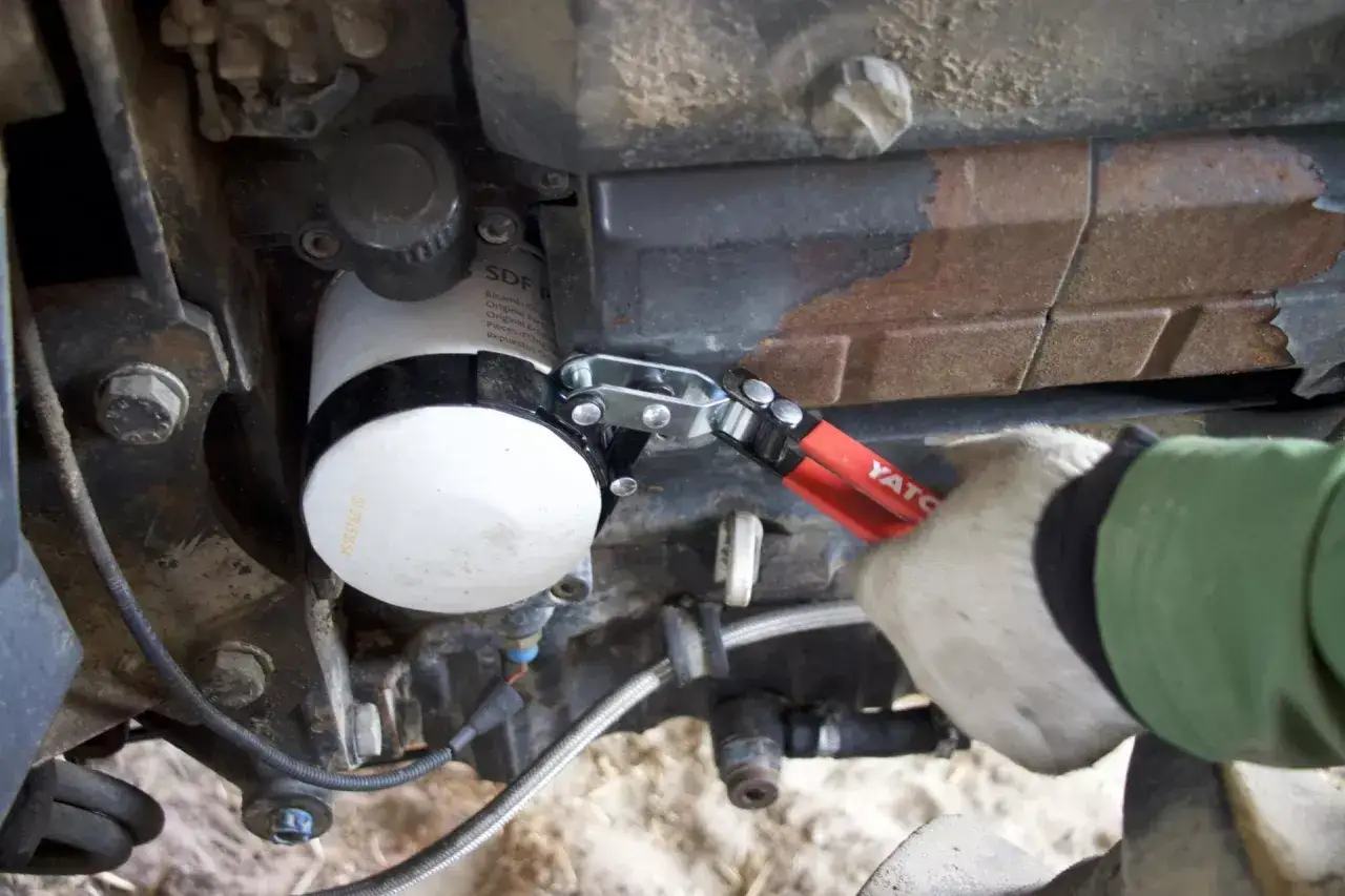 Zdjęcie Jaki olej do ciągnika? Wybierz najlepszy dla swojego modelu