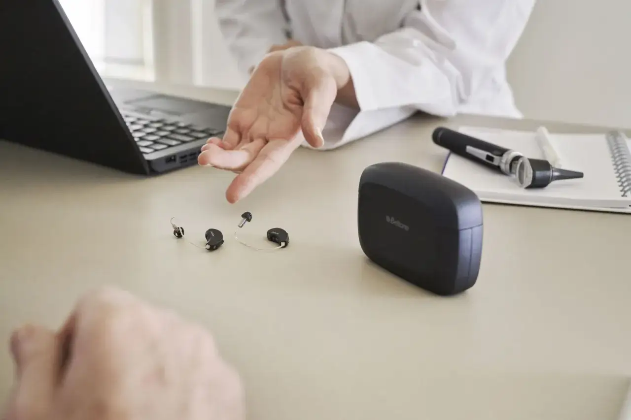 Zdjęcie Dlaczego aparat słuchowy nie działa? Oto najczęstsze przyczyny i rozwiązania