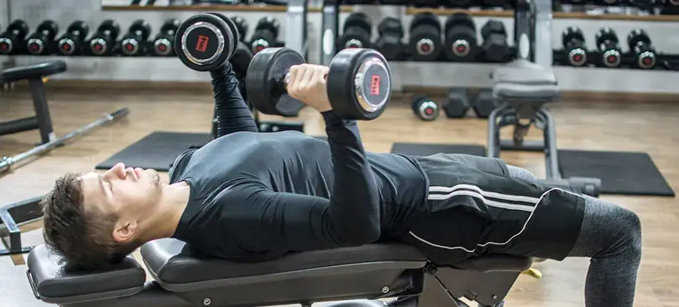 Zdjęcie Trening FBW co to? Poznaj korzyści i ćwiczenia dla każdego