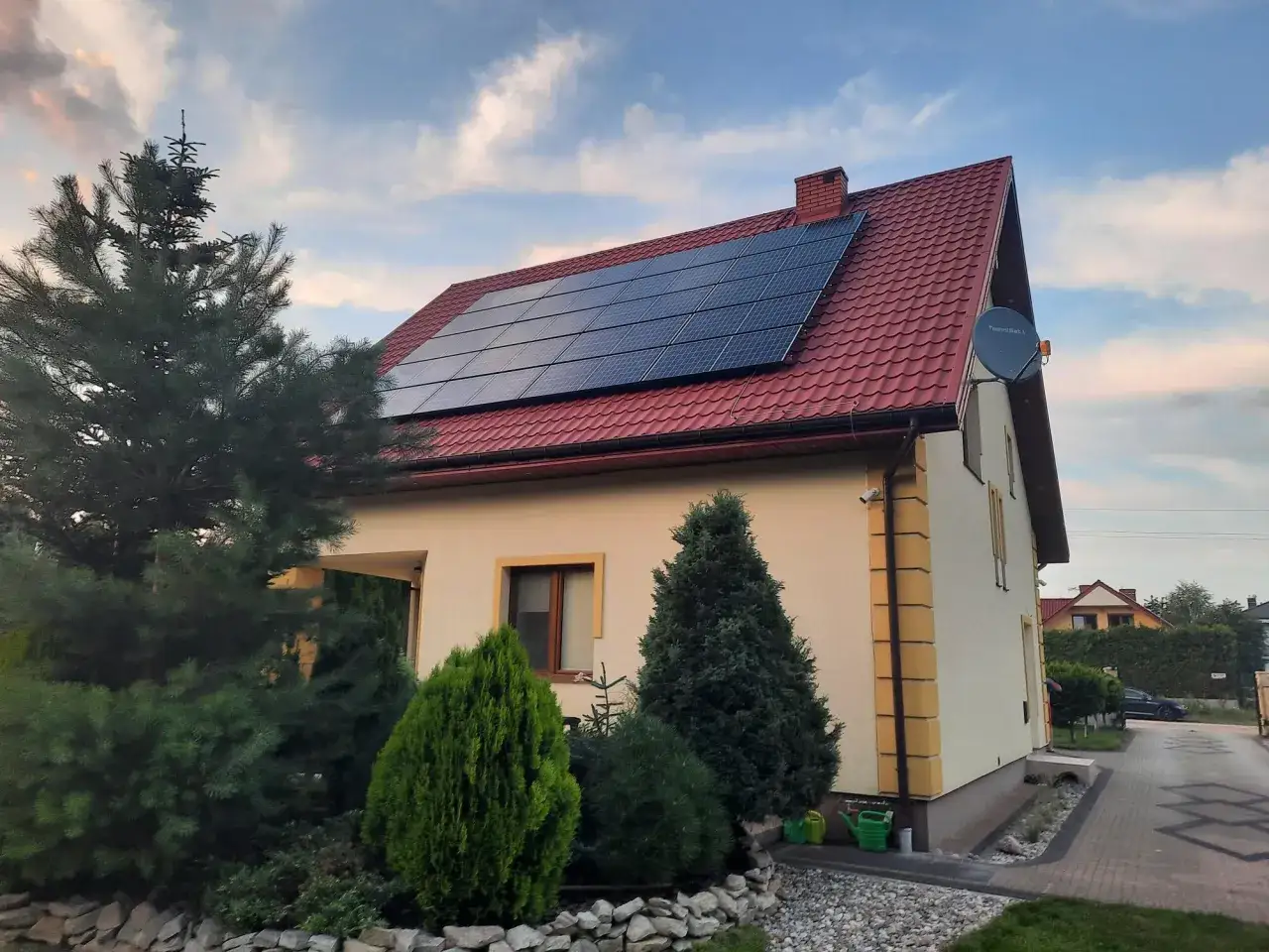 Zdjęcie Ile naprawdę kosztuje fotowoltaika 4 kW? Sprawdź ceny i oszczędności!