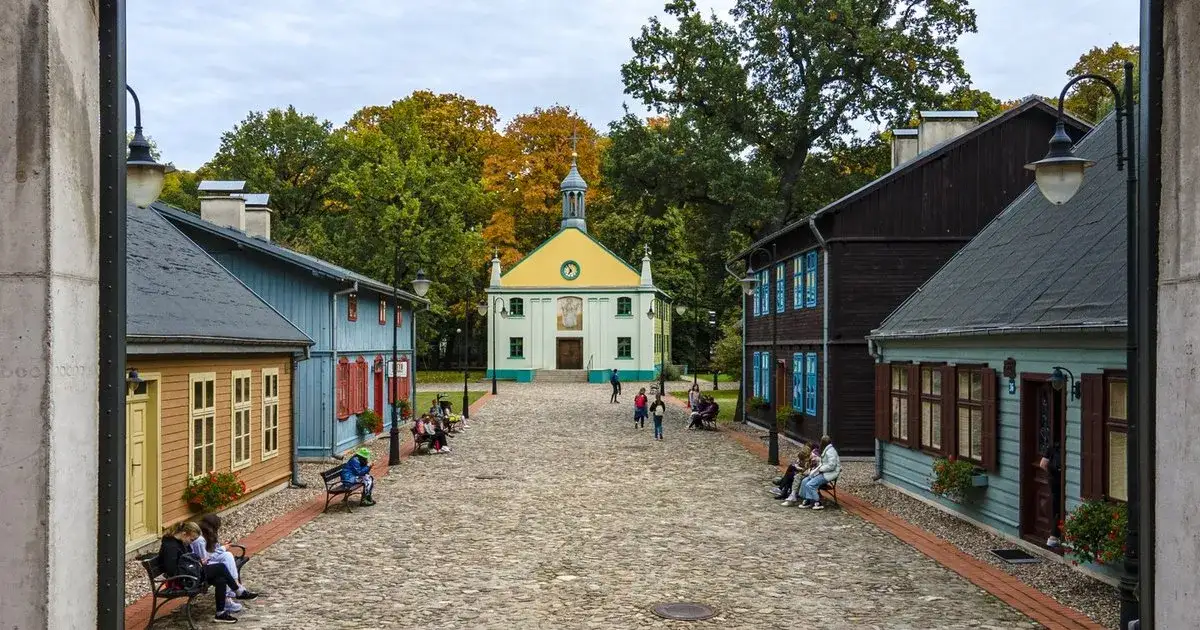Zdjęcie Skansen łódzkiej architektury drewnianej – historia i atrakcje, które zaskakują