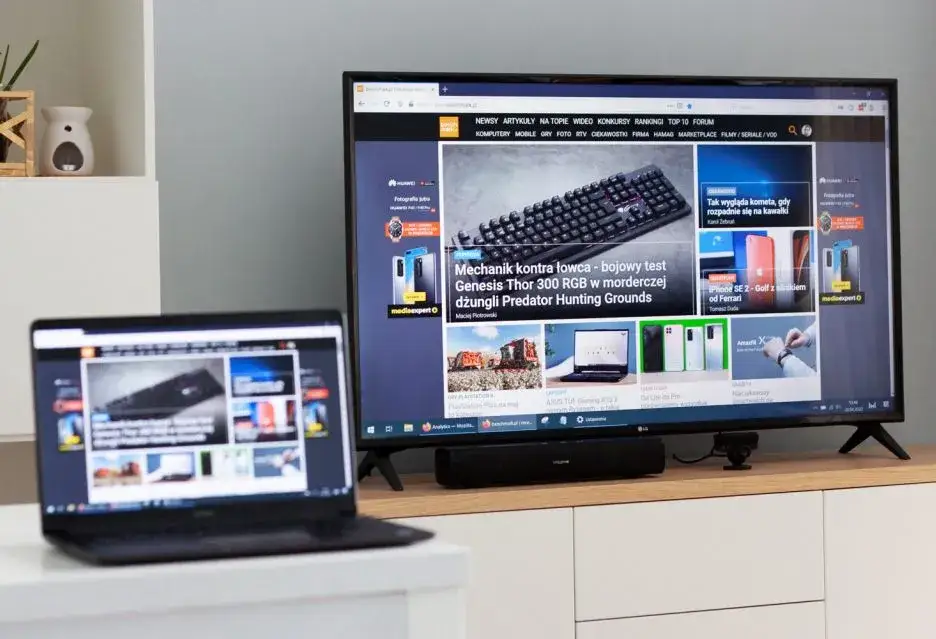 Zdjęcie Jak przerzucić obraz z laptopa na telewizor - proste metody i porady