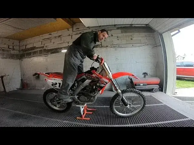 Zdjęcie Ile oleju do silnika Honda CRF 250? Sprawdź, aby uniknąć problemów