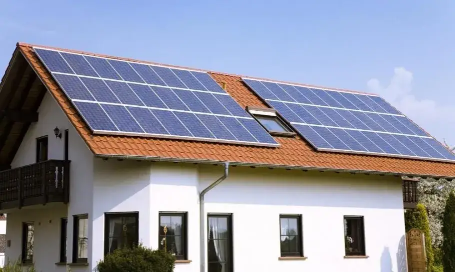 Zdjęcie Jak sprzedawać prąd z fotowoltaiki i uniknąć problemów prawnych