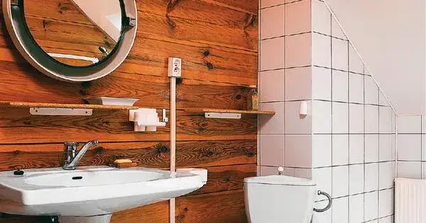 Zdjęcie Jak prawidłowo zrobić łazienkę w starym drewnianym domu: Instrukcja krok po kroku