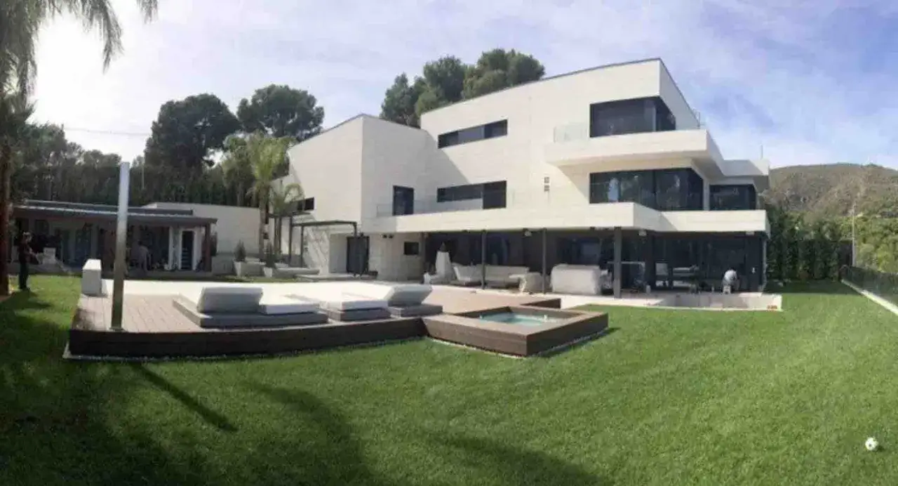 Zdjęcie Gdzie mieszka Robert Lewandowski? Odkryj jego życie w Sitges