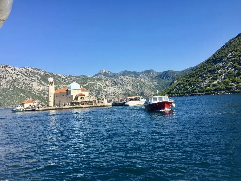 Zdjęcie Czarnogóra czy jest bezpiecznie? Odkryj zagrożenia i porady dla turystów