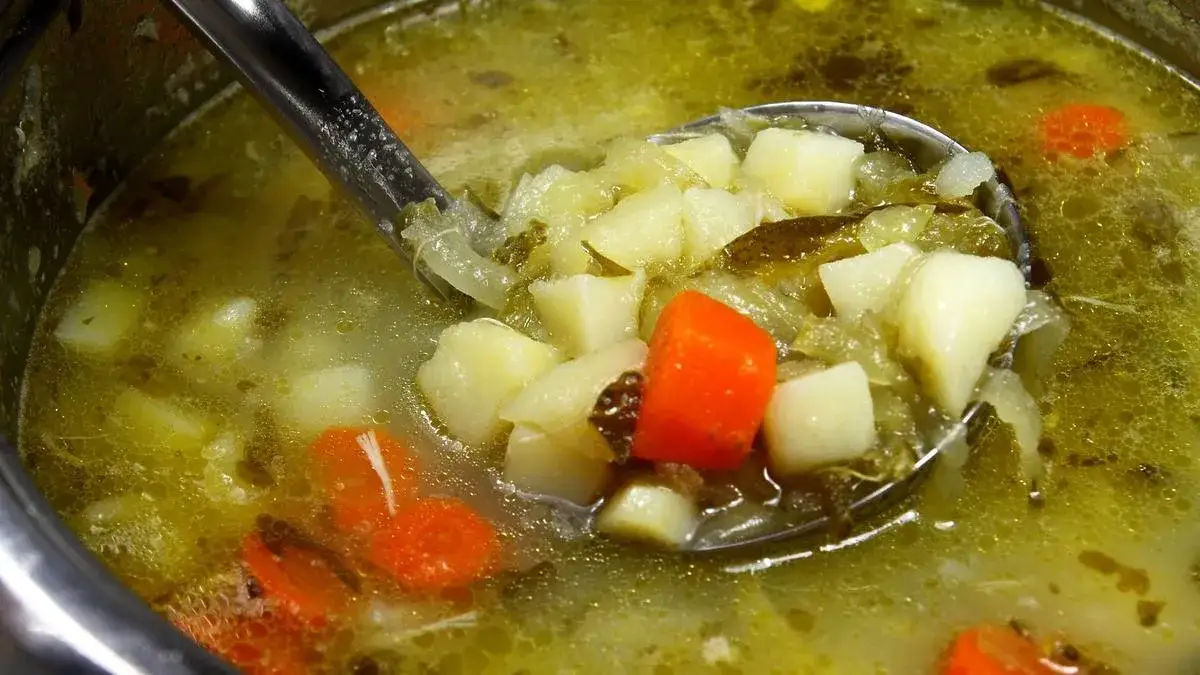 Zdjęcie Jakiej przyprawy nie wolno dodawać do zupy ogórkowej, aby nie zepsuć smaku