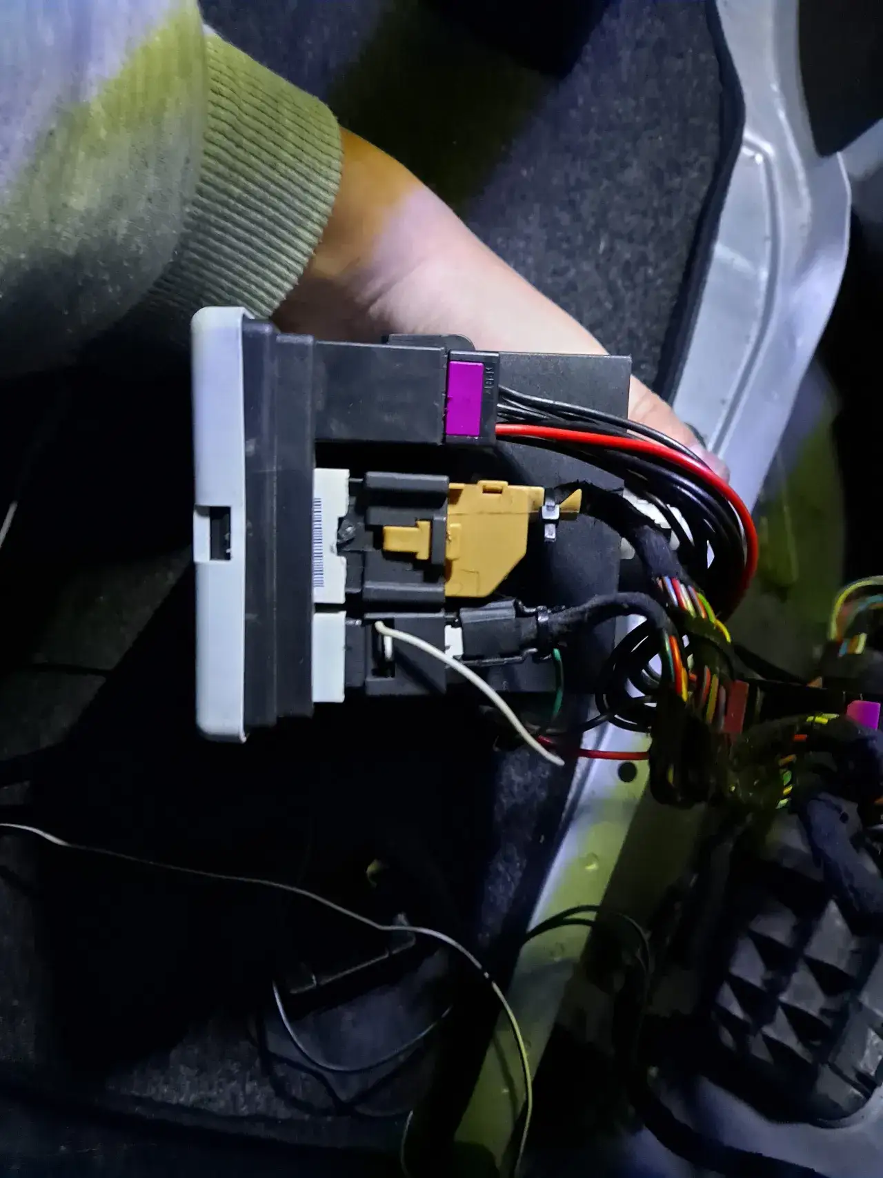 Zdjęcie Gdzie jest sterownik centralnego zamka Audi A4 B5 - znajdź go łatwo