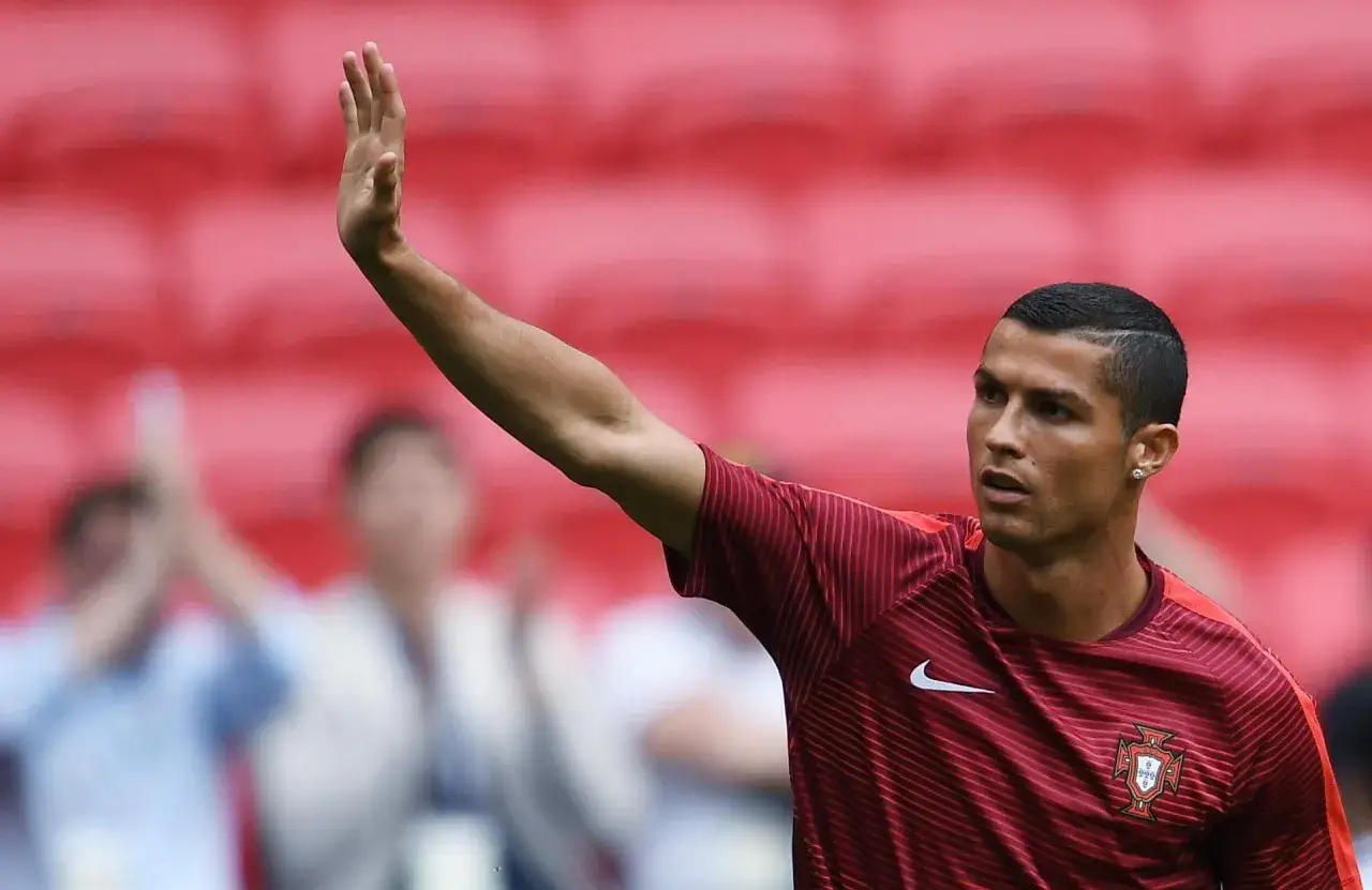 Zdjęcie W jakim kraju gra Cristiano Ronaldo? Odkryj jego nową karierę w Al-Nassr