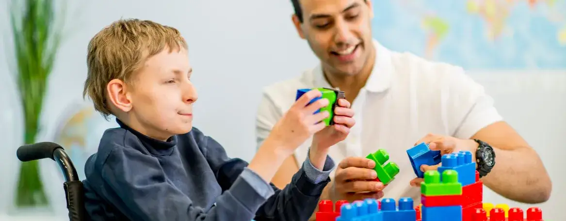 Zdjęcie Czy dziecku z afazją przysługuje zasiłek pielęgnacyjny i jak go uzyskać?