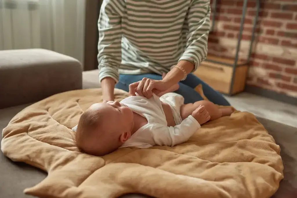 Zdjęcie Jak ubrać 4 miesięczne dziecko latem: 8 sprawdzonych zasad dla rodziców