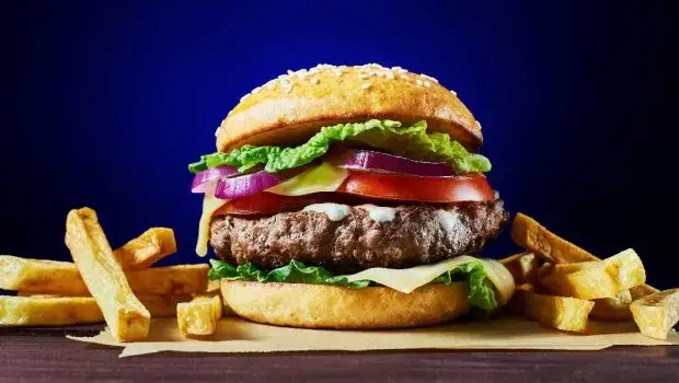 Zdjęcie Dlaczego papież nie może zjeść hamburgera i co to mówi o jego diecie