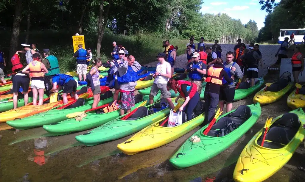 Zdjęcie Spływy kajakowe Drawą cennik - poznaj ceny i opcje tras, które zaskoczą