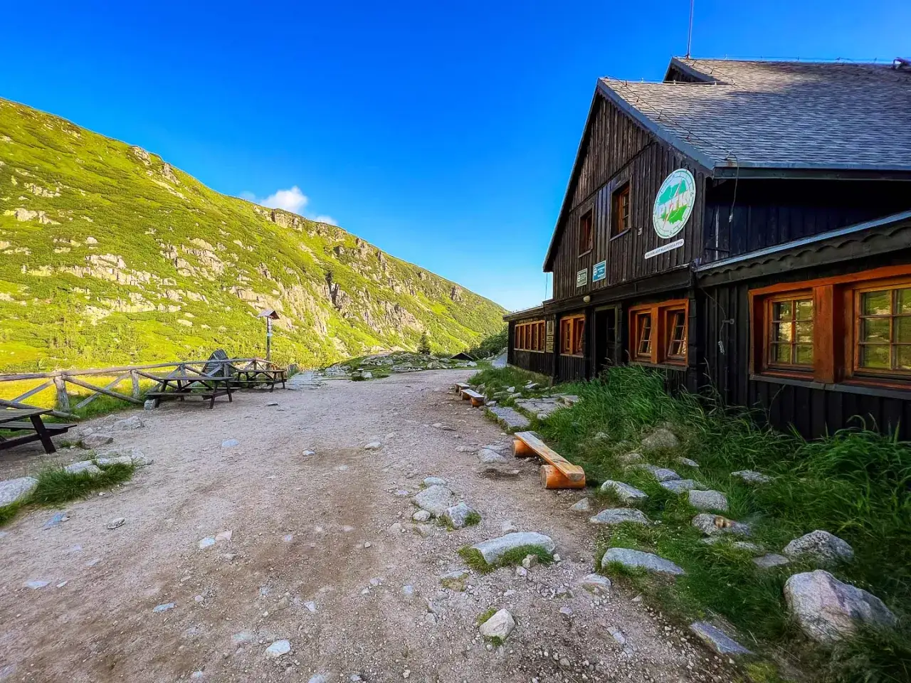 Zdjęcie Czy schronisko może odm&oacute;wić noclegu? Sprawdź swoje prawa i zasady