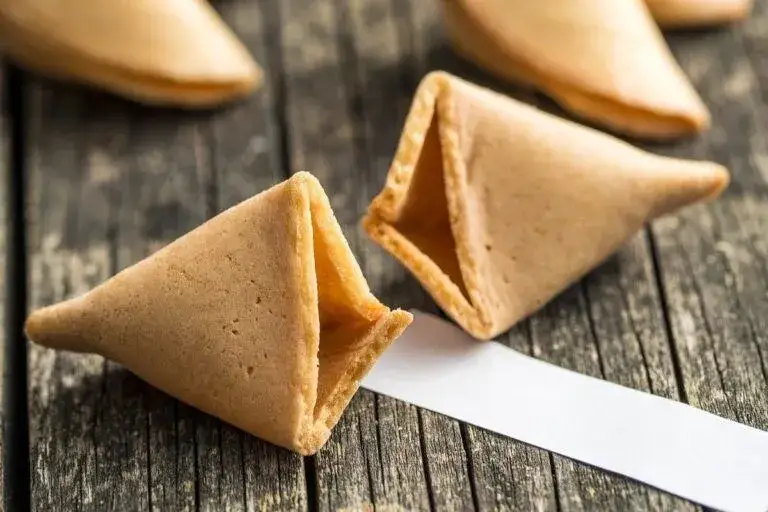 Zdjęcie Jakie wróżby do ciasteczek na Andrzejki? Zaskocz swoich gości!