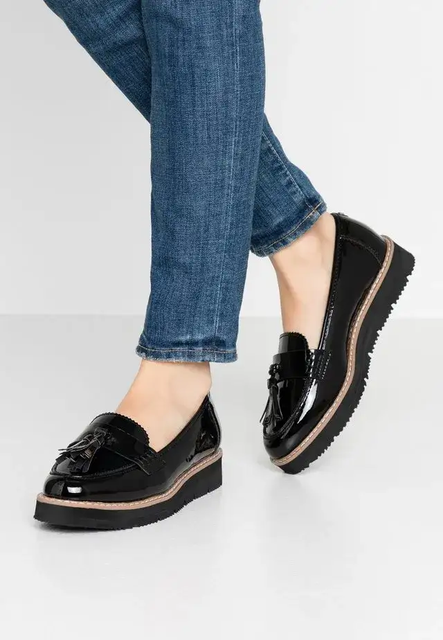 Zdjęcie Buty wide fit co to znaczy i dlaczego warto je wybrać dla wygody stopy
