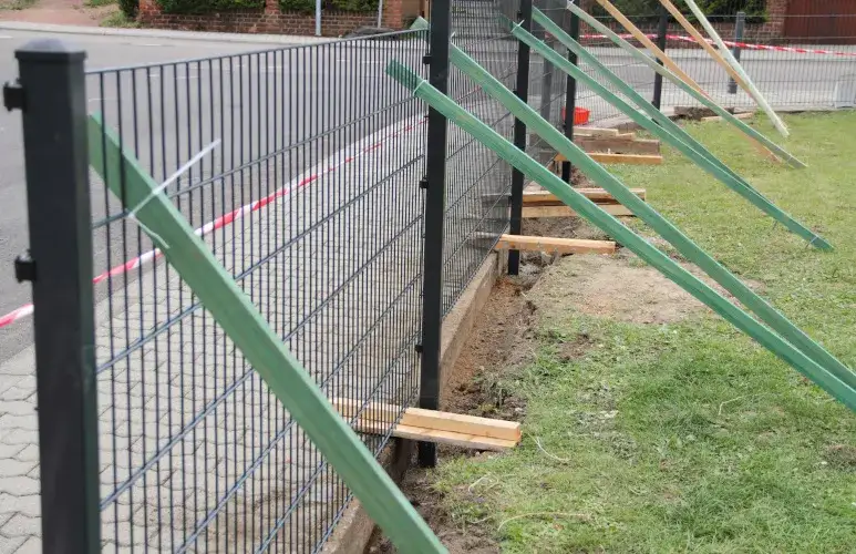 Zdjęcie Jak zamontować ogrodzenie panelowe - uniknij najczęstszych błędów