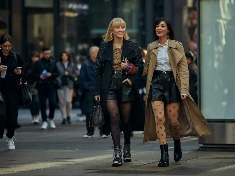 Zdjęcie Jakie rajstopy do botków, by optycznie wydłużyć nogi i wyglądać stylowo