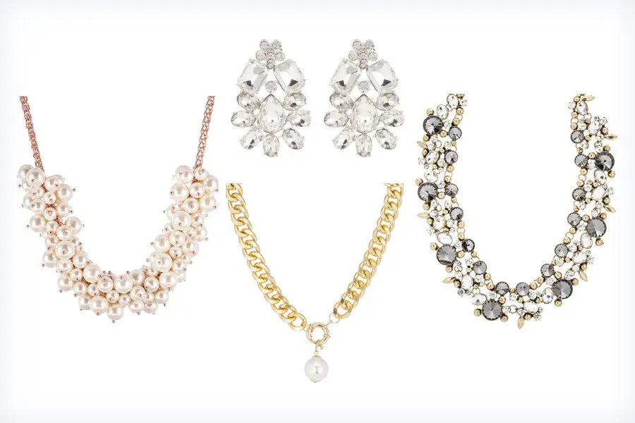 Zdjęcie Jaką biżuterię do granatowej sukienki wybrać, by zachwycić?