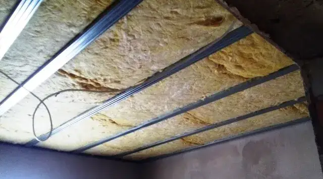 Zdjęcie Jak układać wełnę mineralną na poddaszu: 5 kluczowych kroków